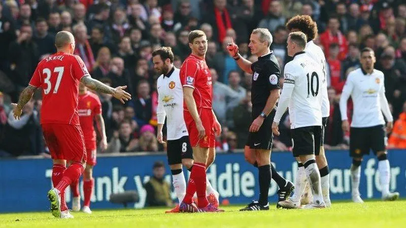 Các hình thức xử phạt khi cầu thủ bị thẻ đỏ Các hình thức xử phạt khi cầu thủ bị thẻ đỏ